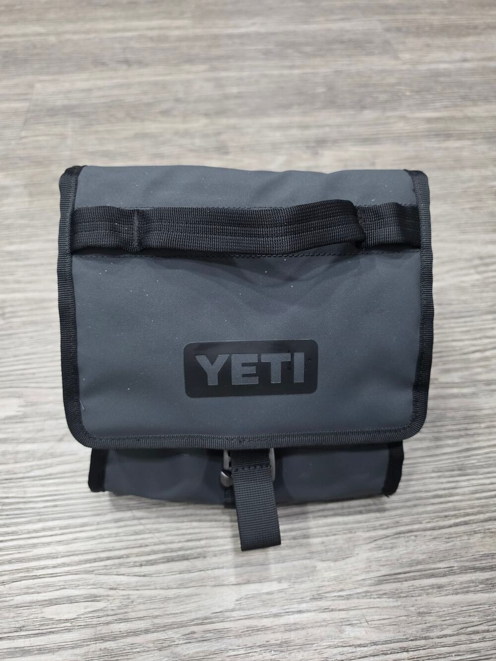 YETI Daytrip Insulated Lunch Bag Charcoal Gray Fold and Go Adjustable Closure